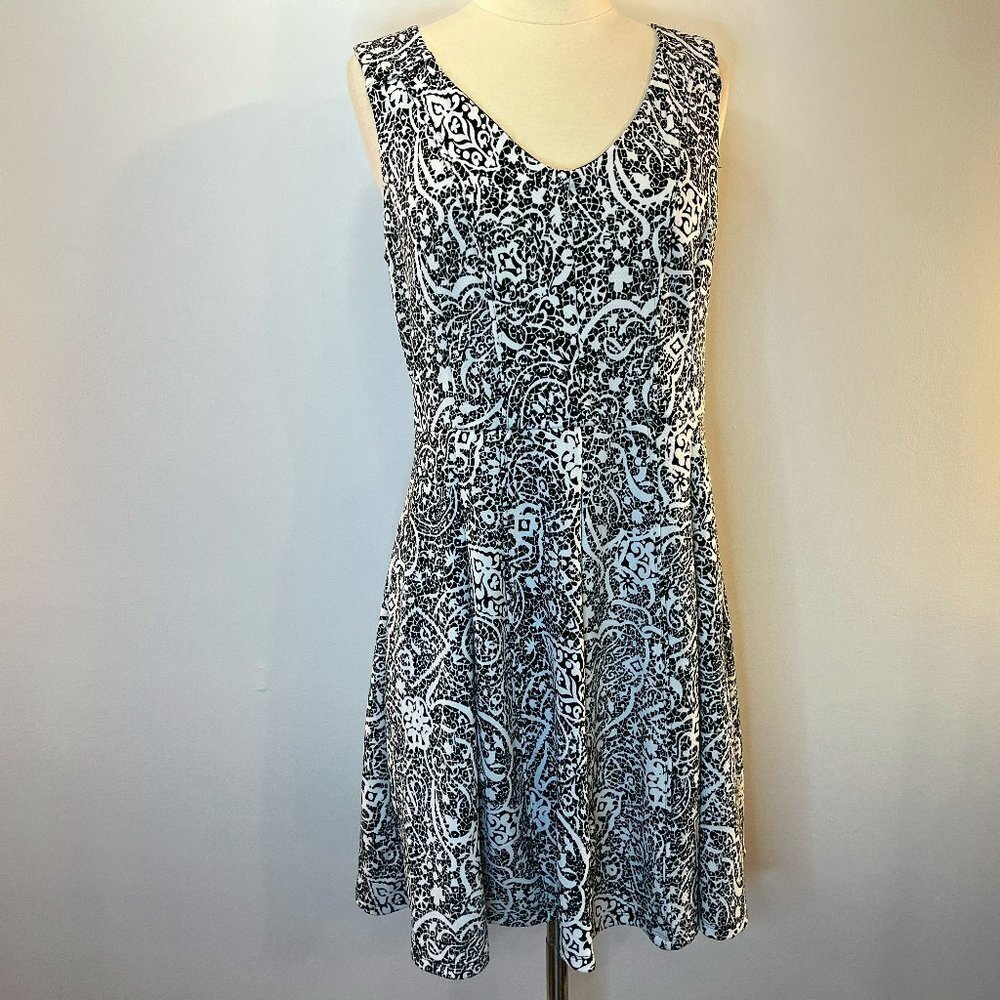 COVINGTON Women's V-neck Black White Fit & Flare Dress - Size Medium - NWT $80